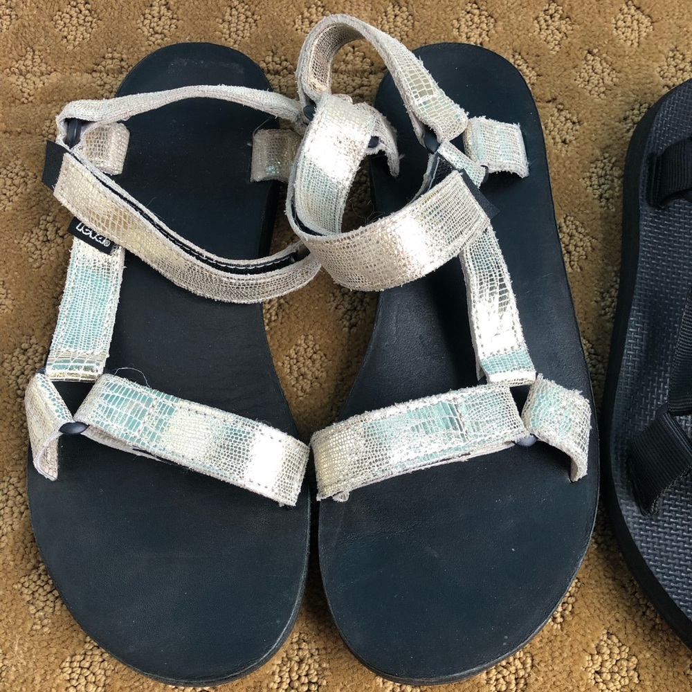 Teva Gold Sandals 8